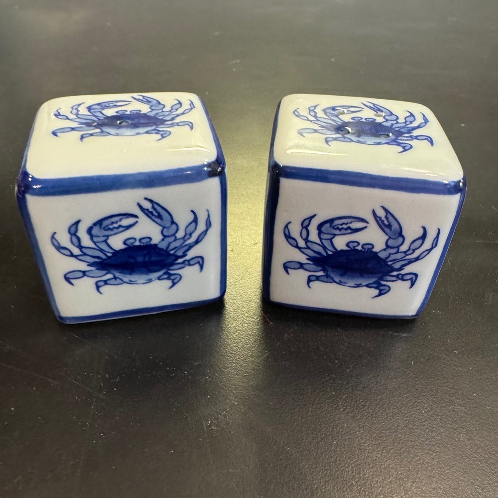 Salt Pepper Shakers Home Small White Blue Crab Nautical Coastal Cube B-16